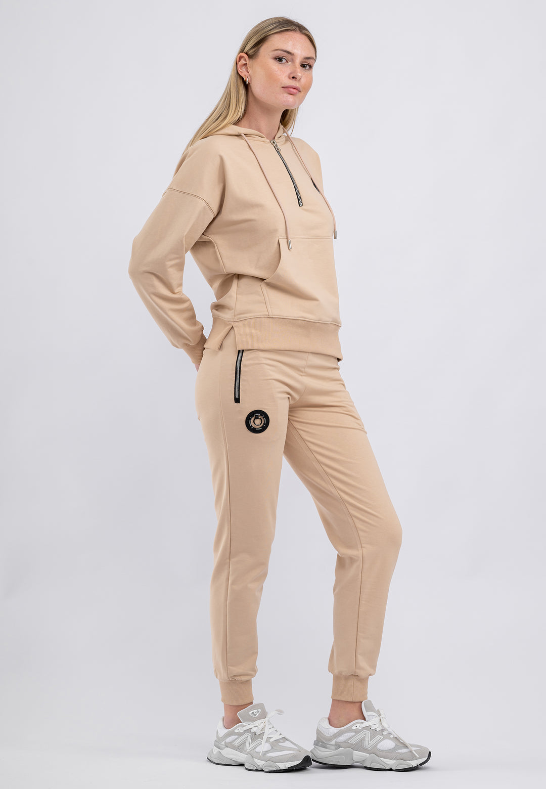 Women's Half-Zip Kangaroo Pocket Tracksuit with Logo Detailing